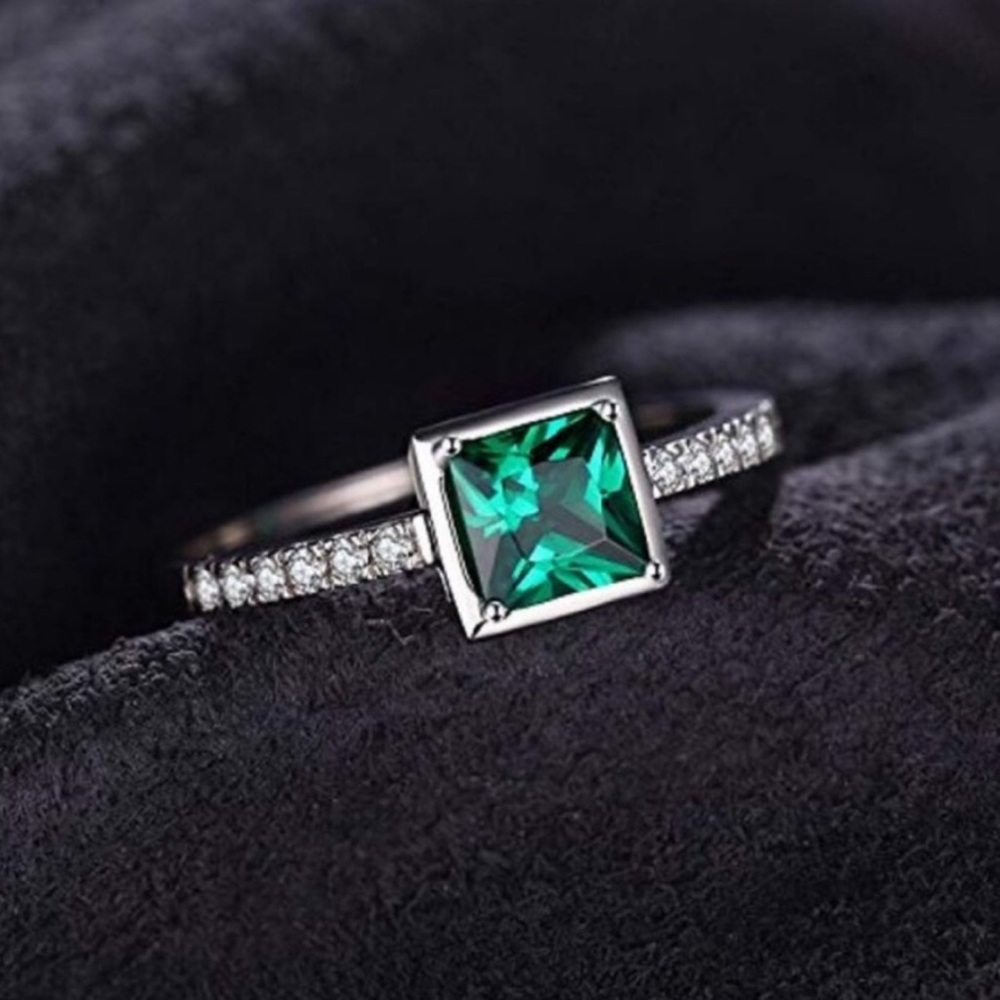 0.53ct Princess Cut Emerald Ring - Picture 2 of 7